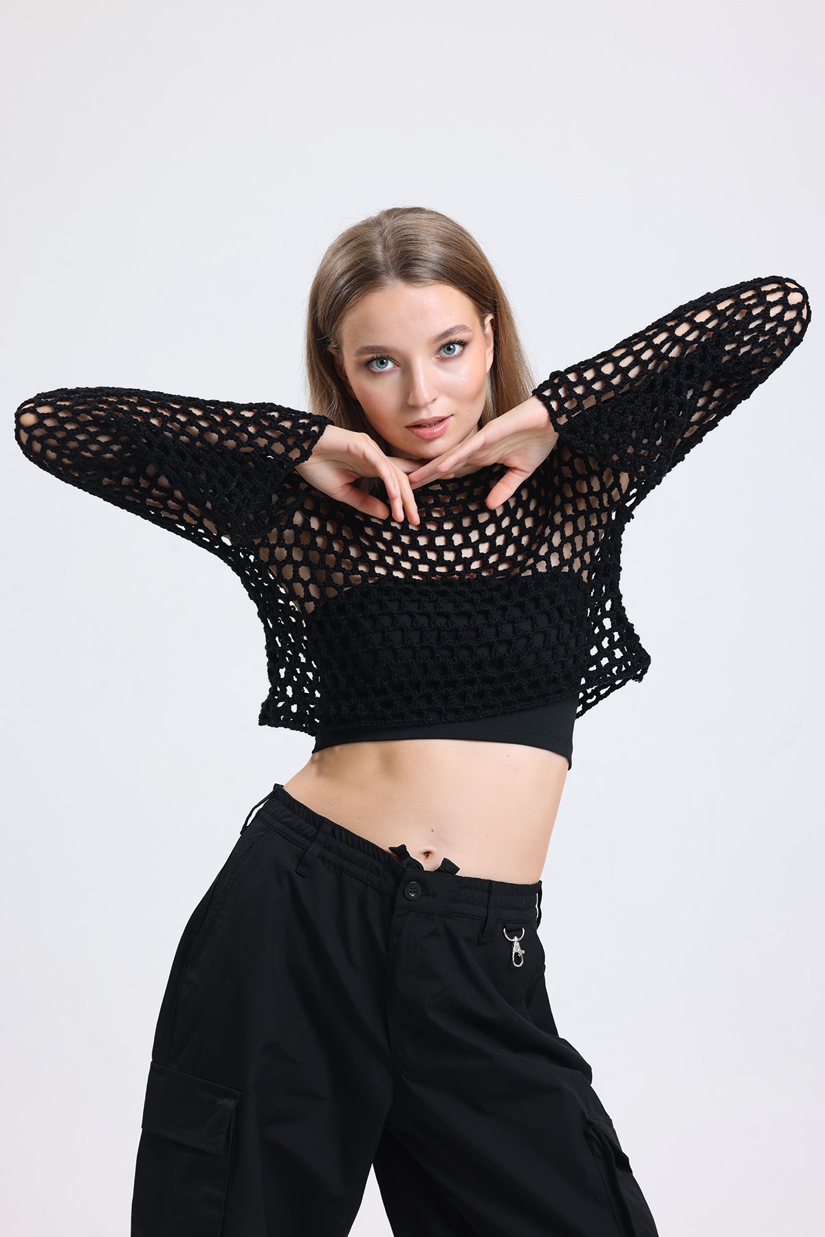 Siyah El Örgüsü Ajurlu İspanyol Kol Crop Bluz
