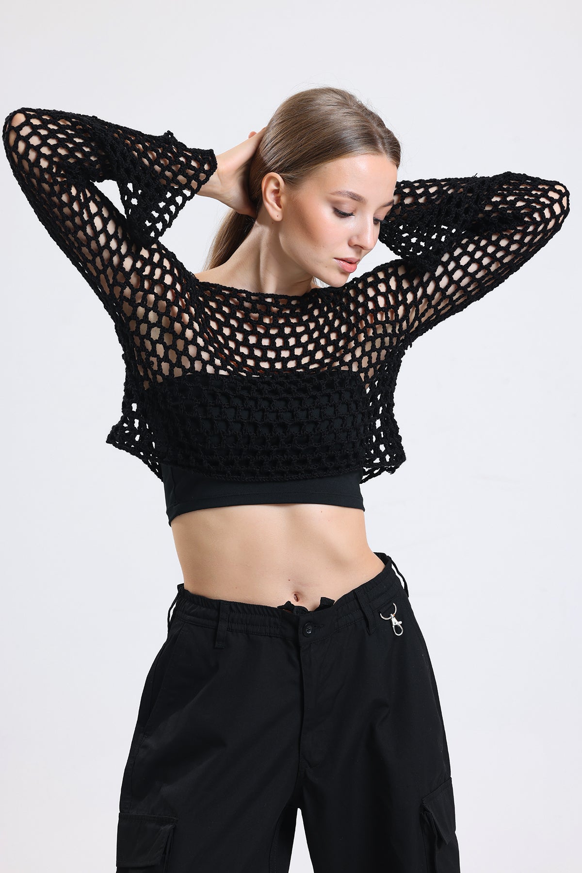 Siyah El Örgüsü Ajurlu İspanyol Kol Crop Bluz