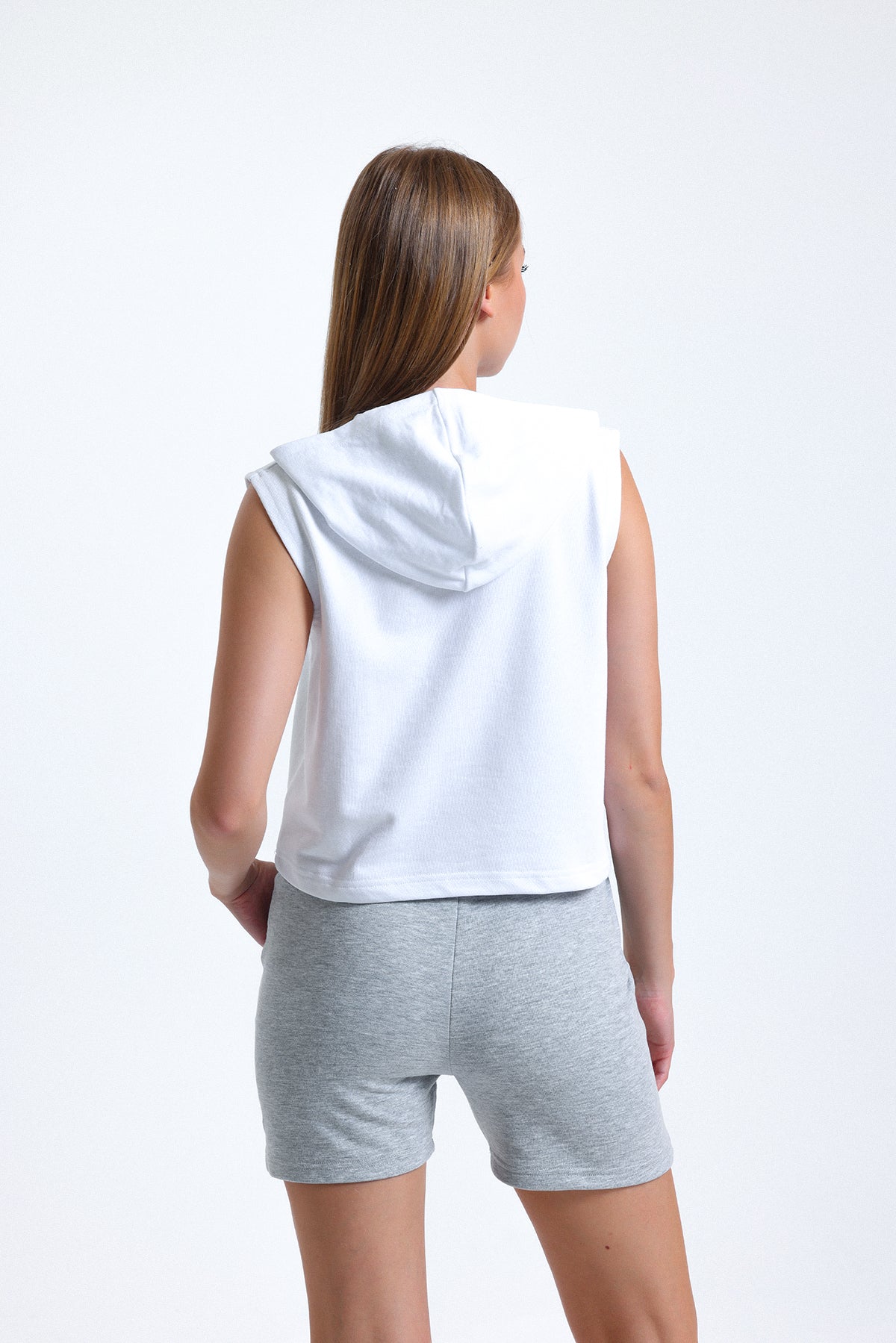 Beyaz Kolsuz Kapüşonlu Crop Sporcu Atlet Tişört