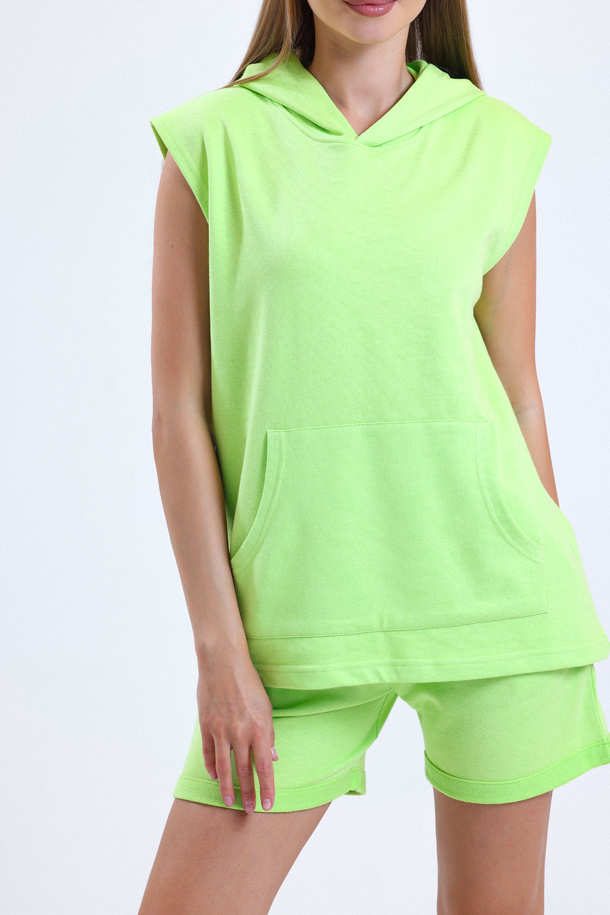 Yeşil Kolsuz Kapüşonlu Sporcu Atlet Tişört