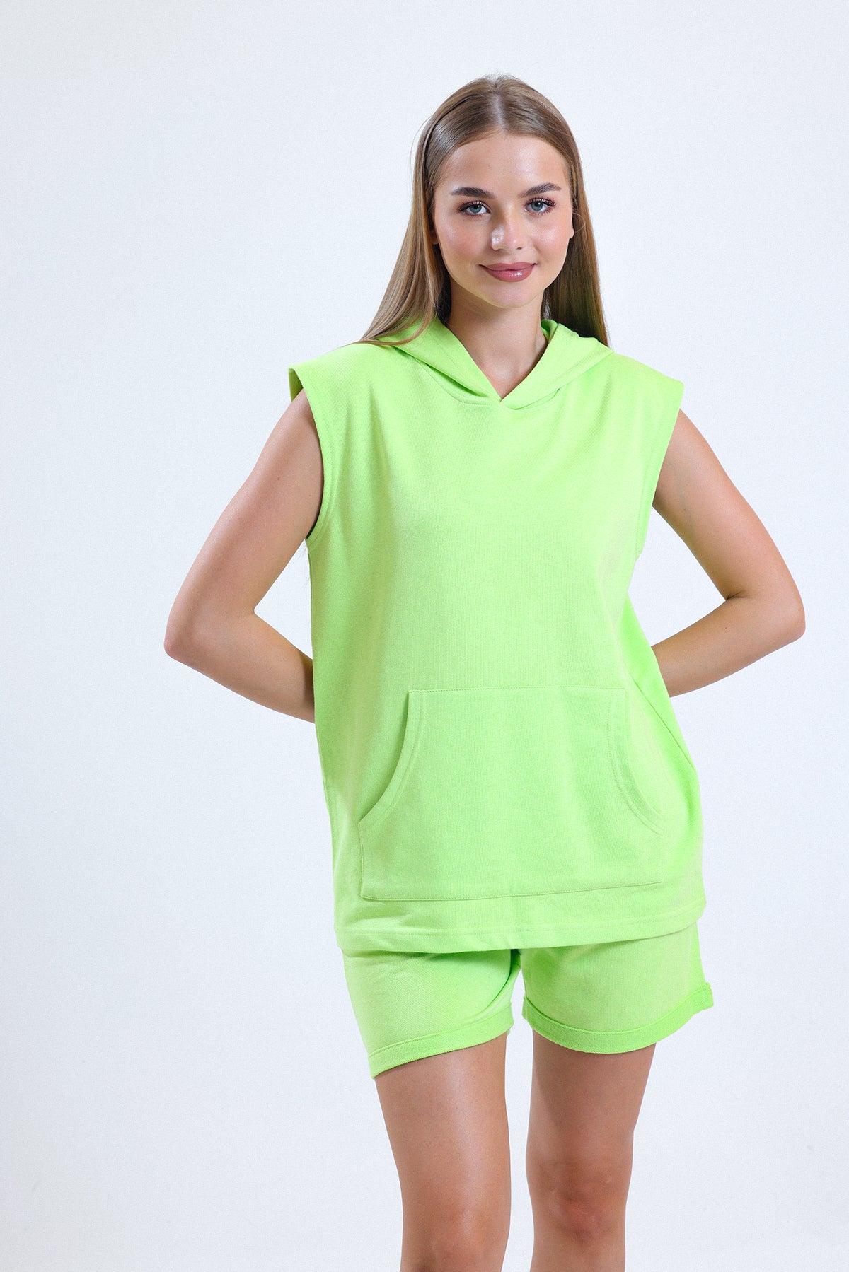 Yeşil Kolsuz Kapüşonlu Sporcu Atlet Tişört