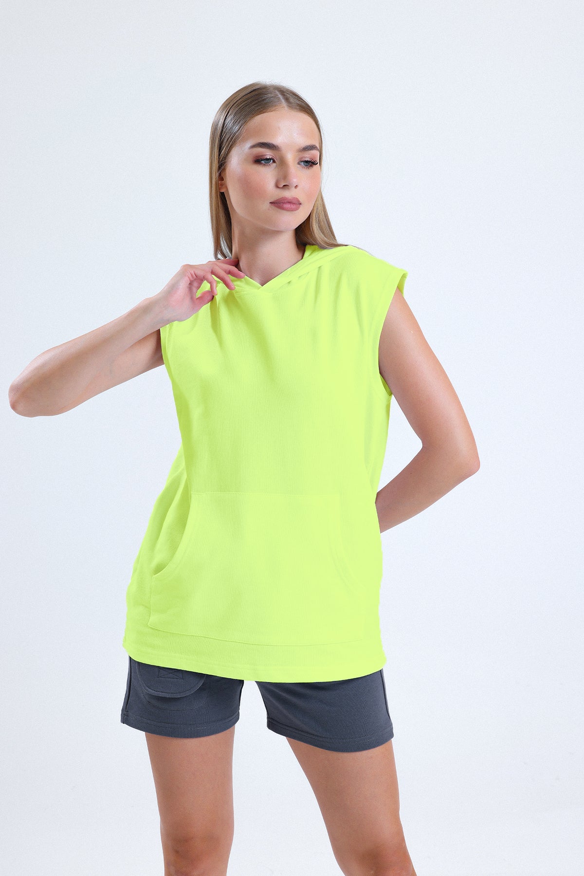 Fıstık Yeşili Kolsuz Kapüşonlu Sporcu Atlet Tişört