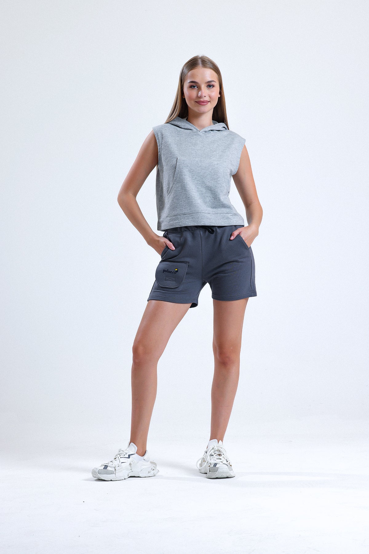 Gri Melanj Kolsuz Kapüşonlu Crop Sporcu Atlet Tişört