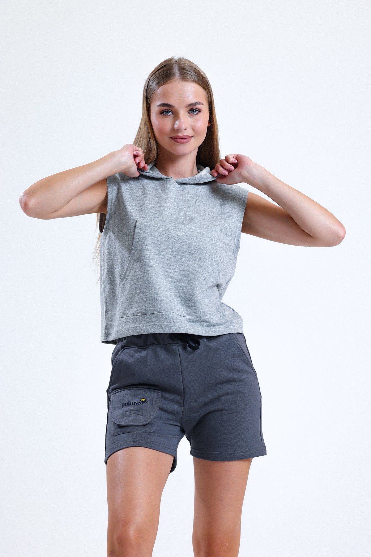 Gri Melanj Kolsuz Kapüşonlu Crop Sporcu Atlet Tişört