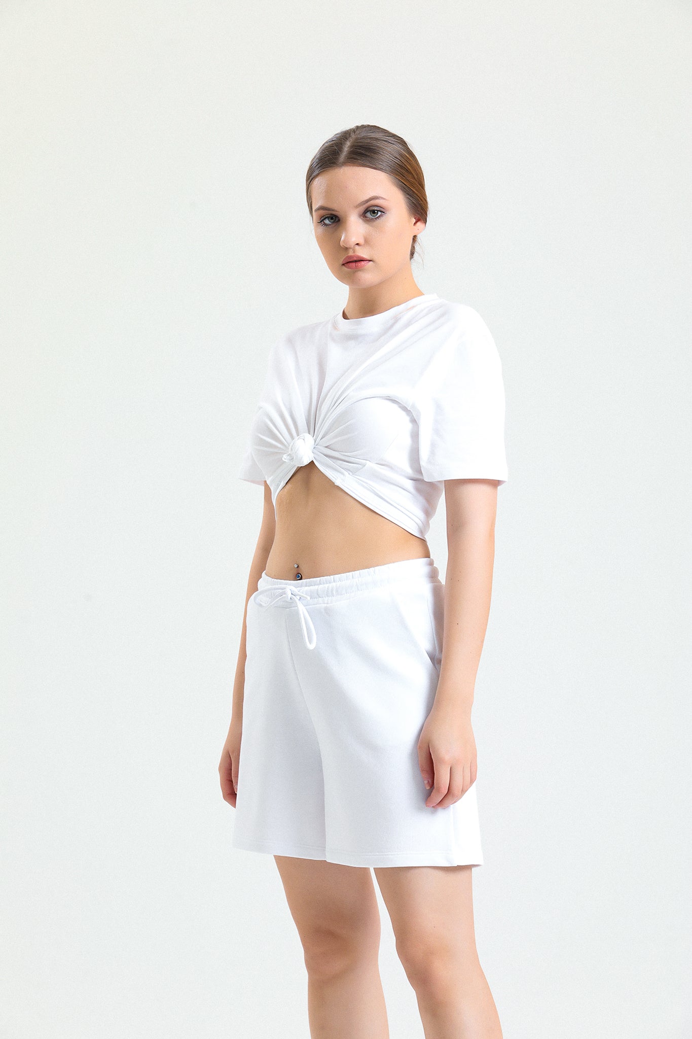 Beyaz Yüksek Bel Pamuklu Basic Rahat Sweat Şort