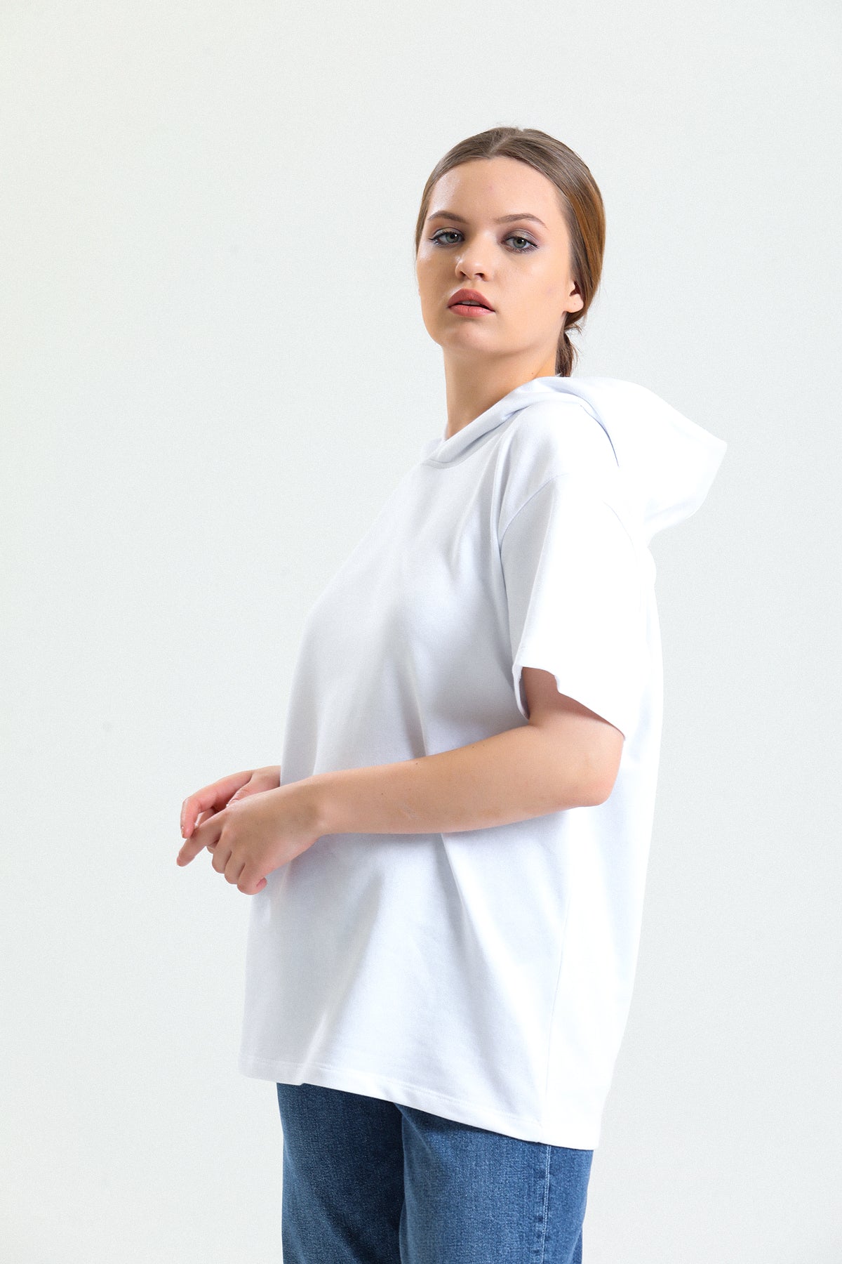 Beyaz Kısa Kollu Kapüşonlu Pamuklu Oversize Tişört