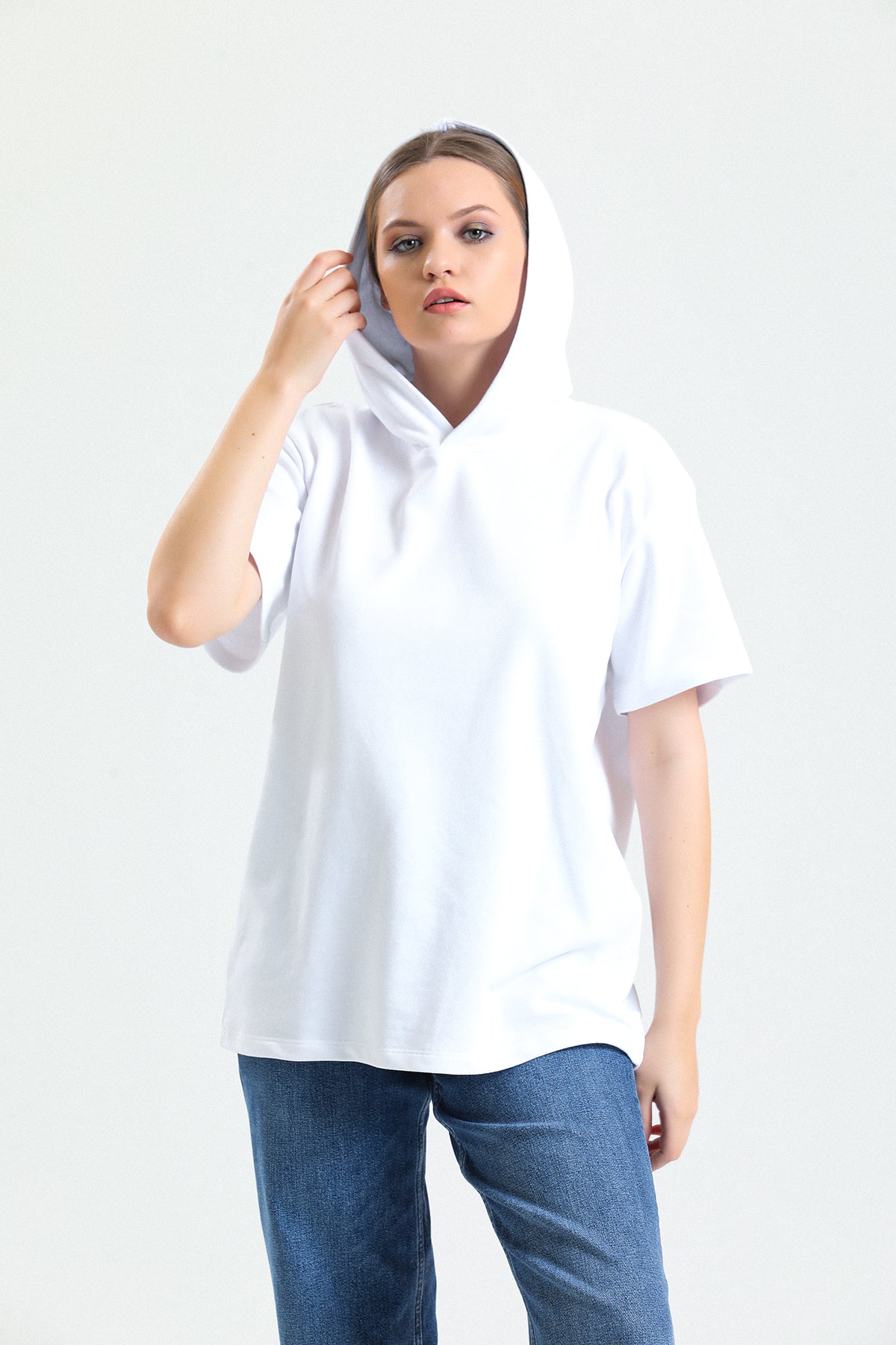 Beyaz Kısa Kollu Kapüşonlu Pamuklu Oversize Tişört