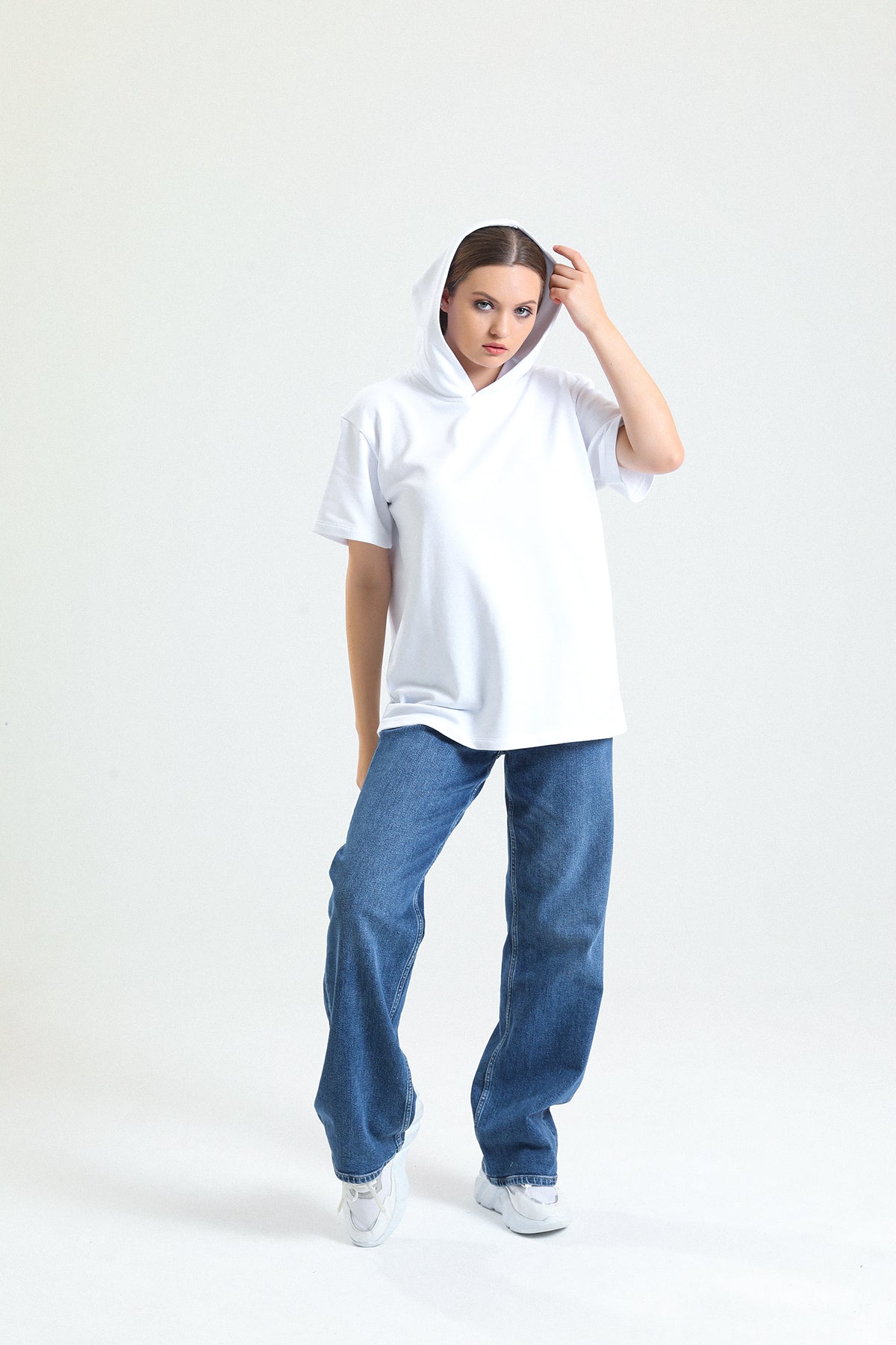 Beyaz Kısa Kollu Kapüşonlu Pamuklu Oversize Tişört