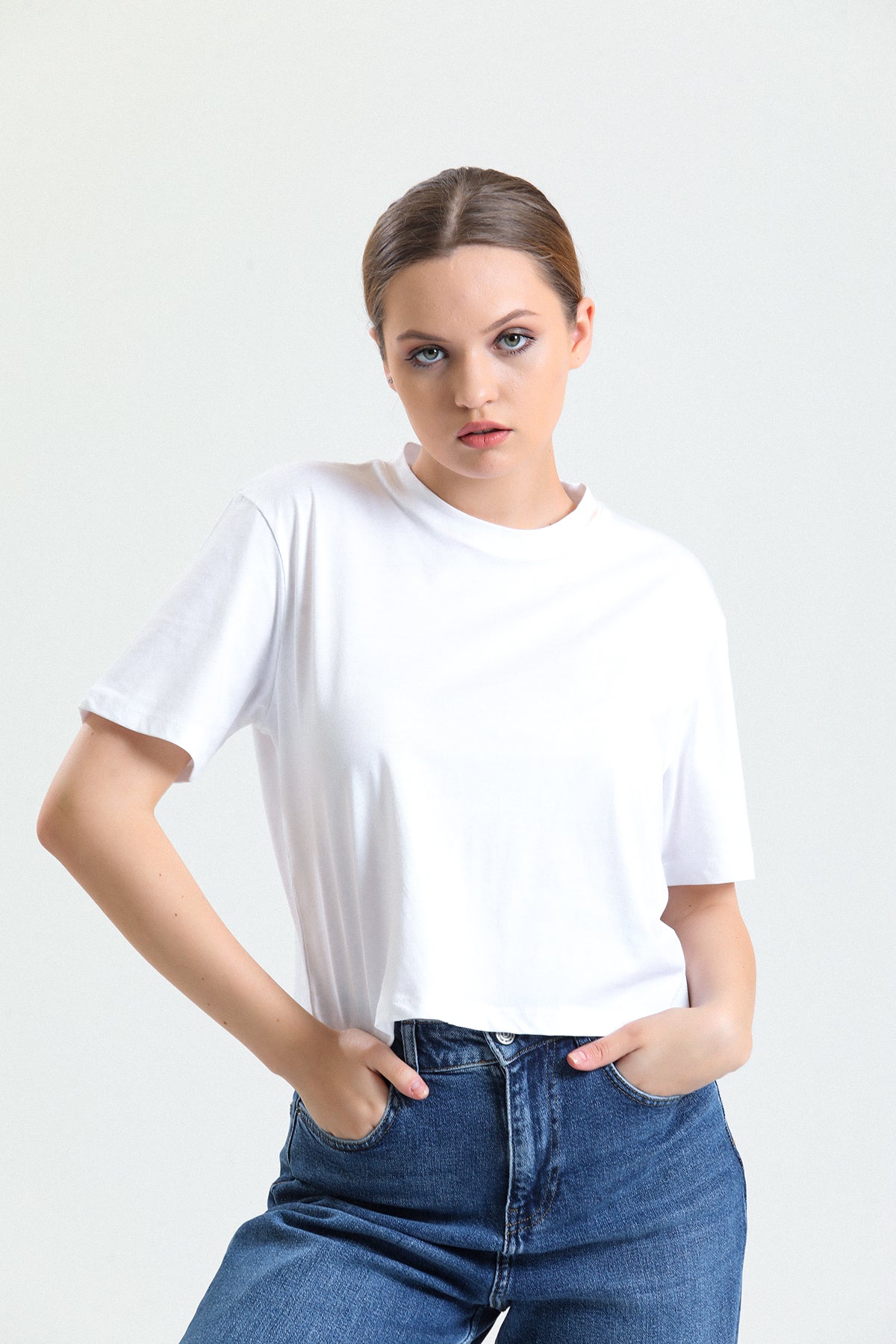 Beyaz Kısa Kollu Bisiklet Yaka Pamuklu Normal Kalıp Tişört