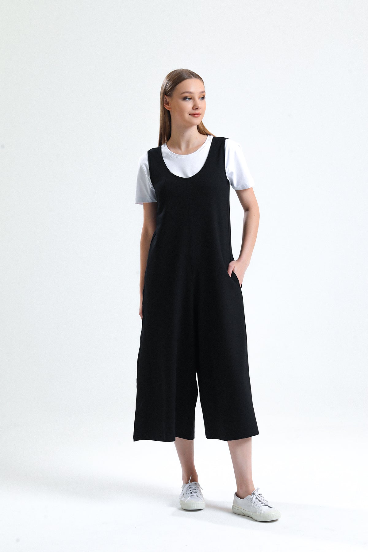 Siyah U Yaka Bol Paça Salopet Tulum