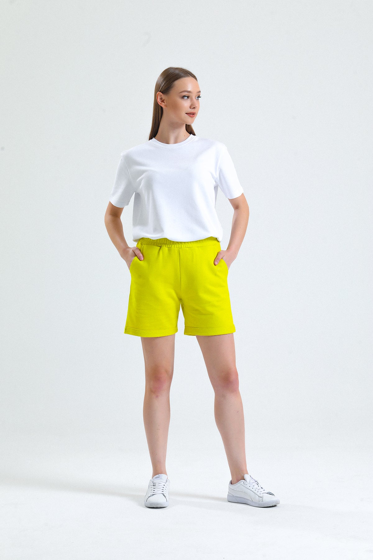 Limon Sarısı Paça Detaylı Cepli Yüksek Bel Kısa Sweat Şort