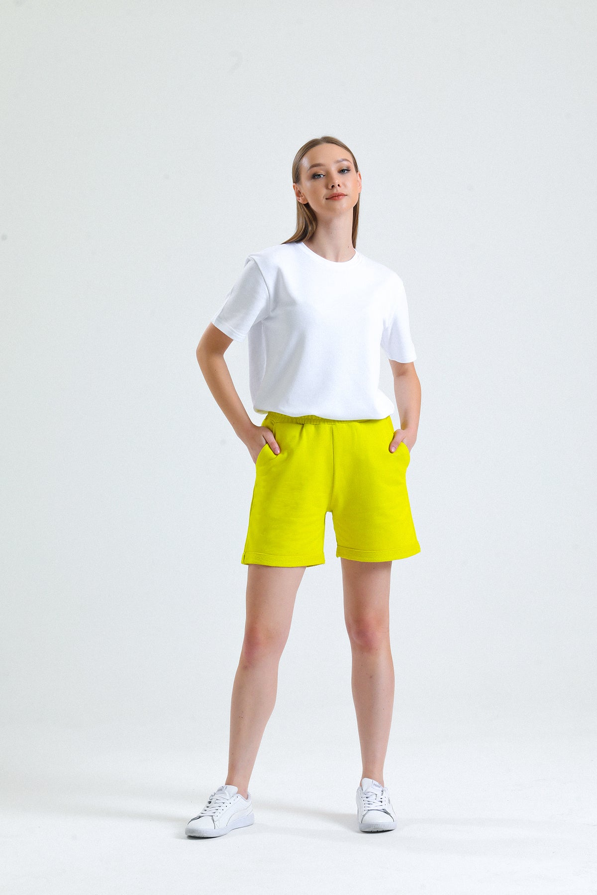 Limon Sarısı Paça Detaylı Cepli Yüksek Bel Kısa Sweat Şort