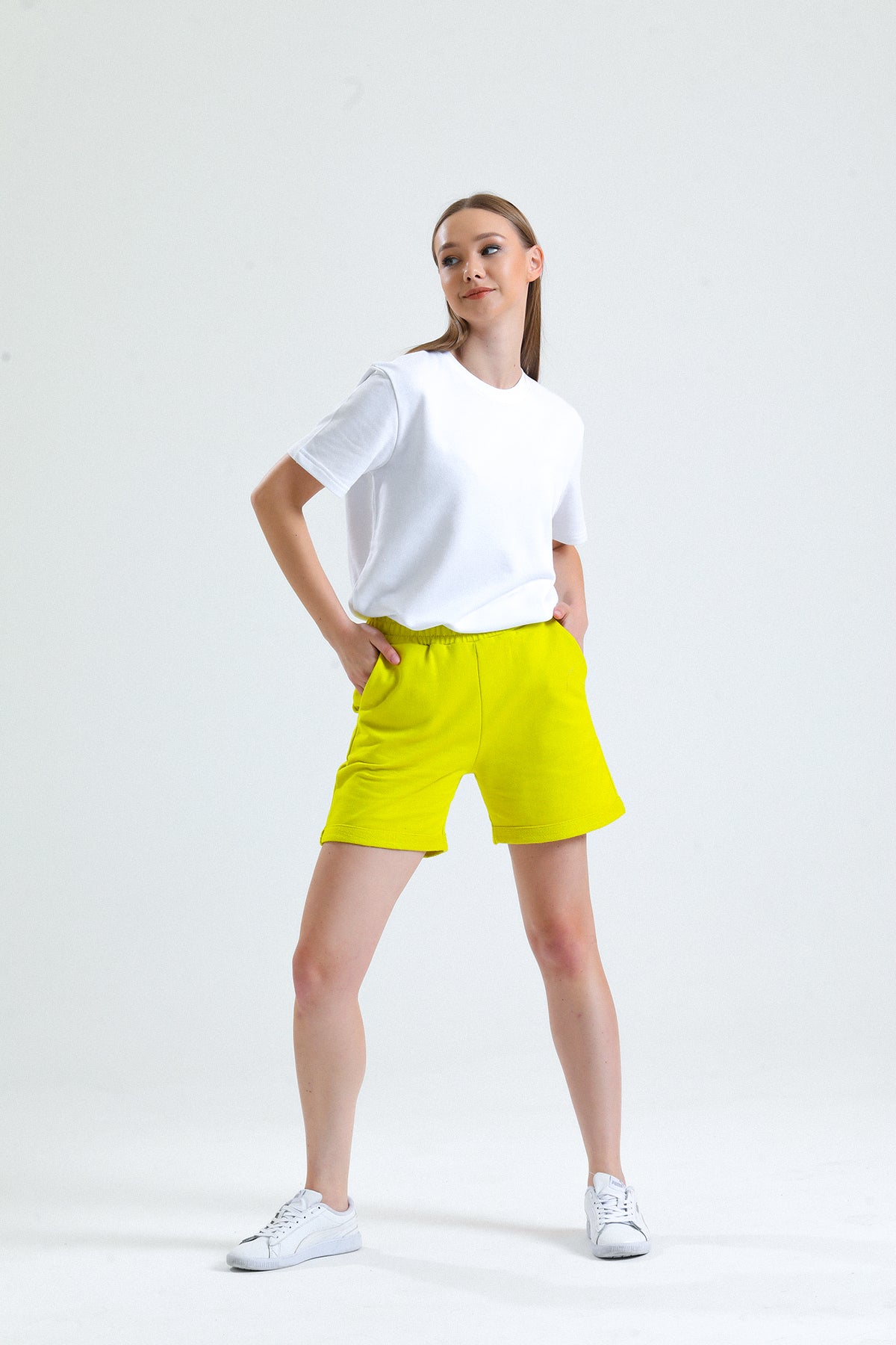 Limon Sarısı Paça Detaylı Cepli Yüksek Bel Kısa Sweat Şort