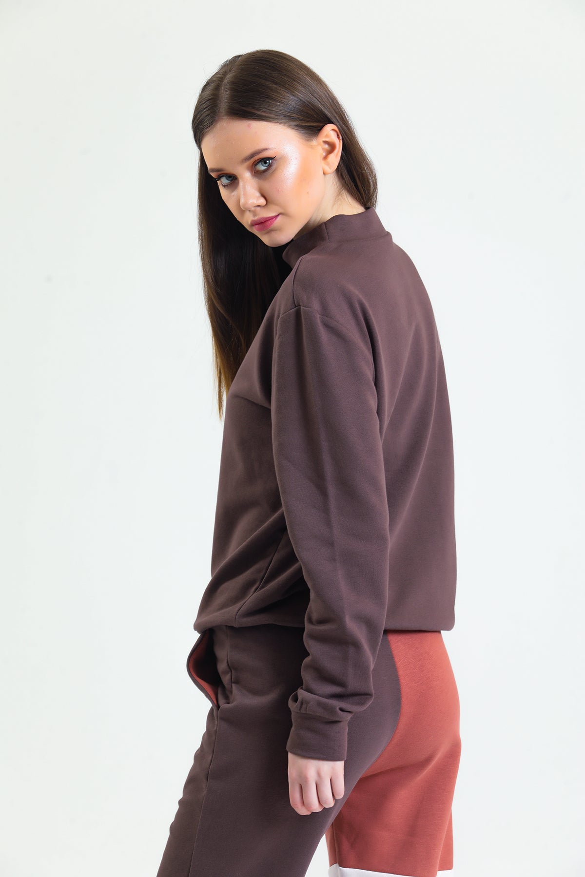 Kahverengi Dik Yaka Sweatshirt