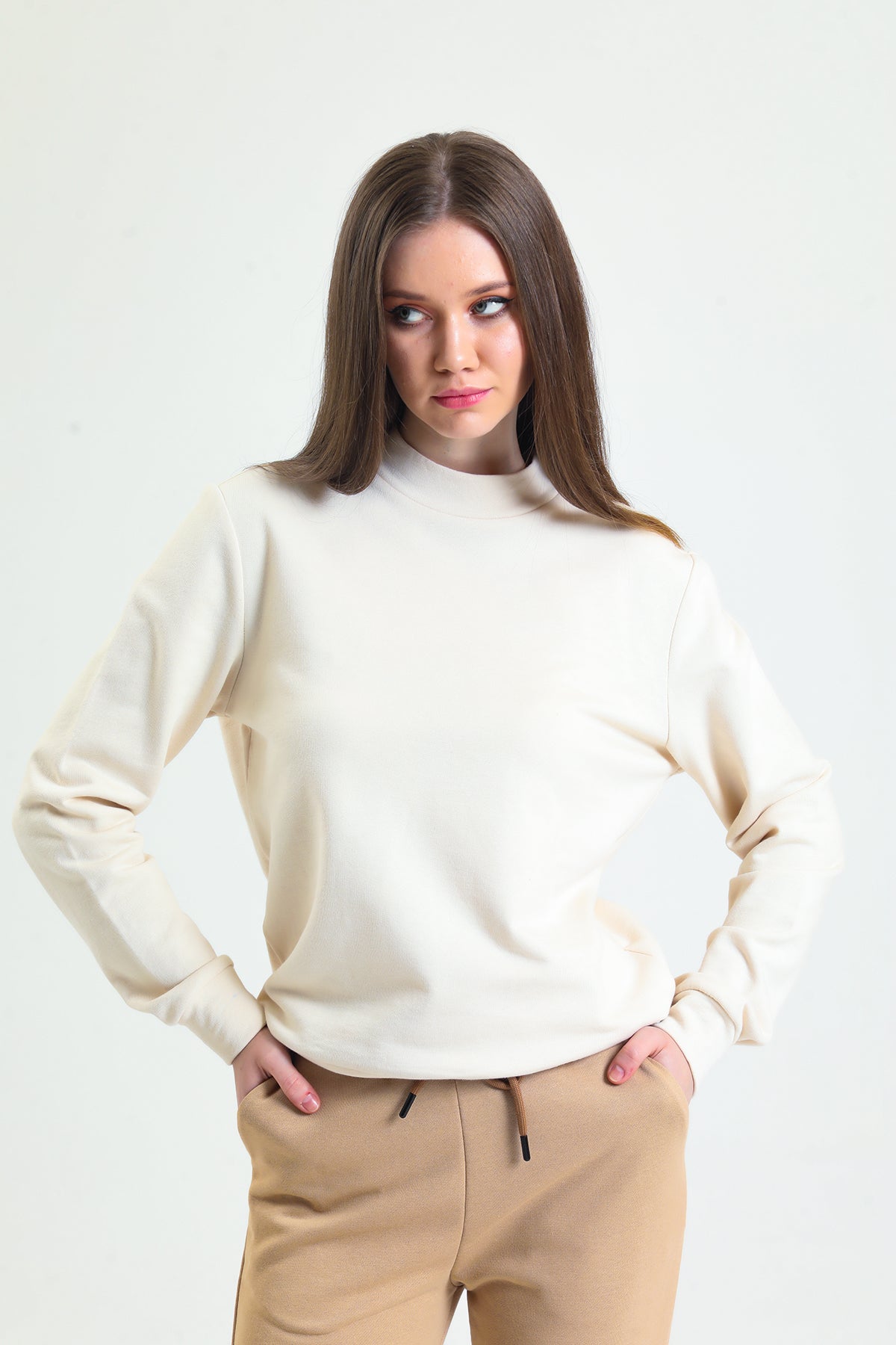 Krem Dik Yaka Sweatshirt