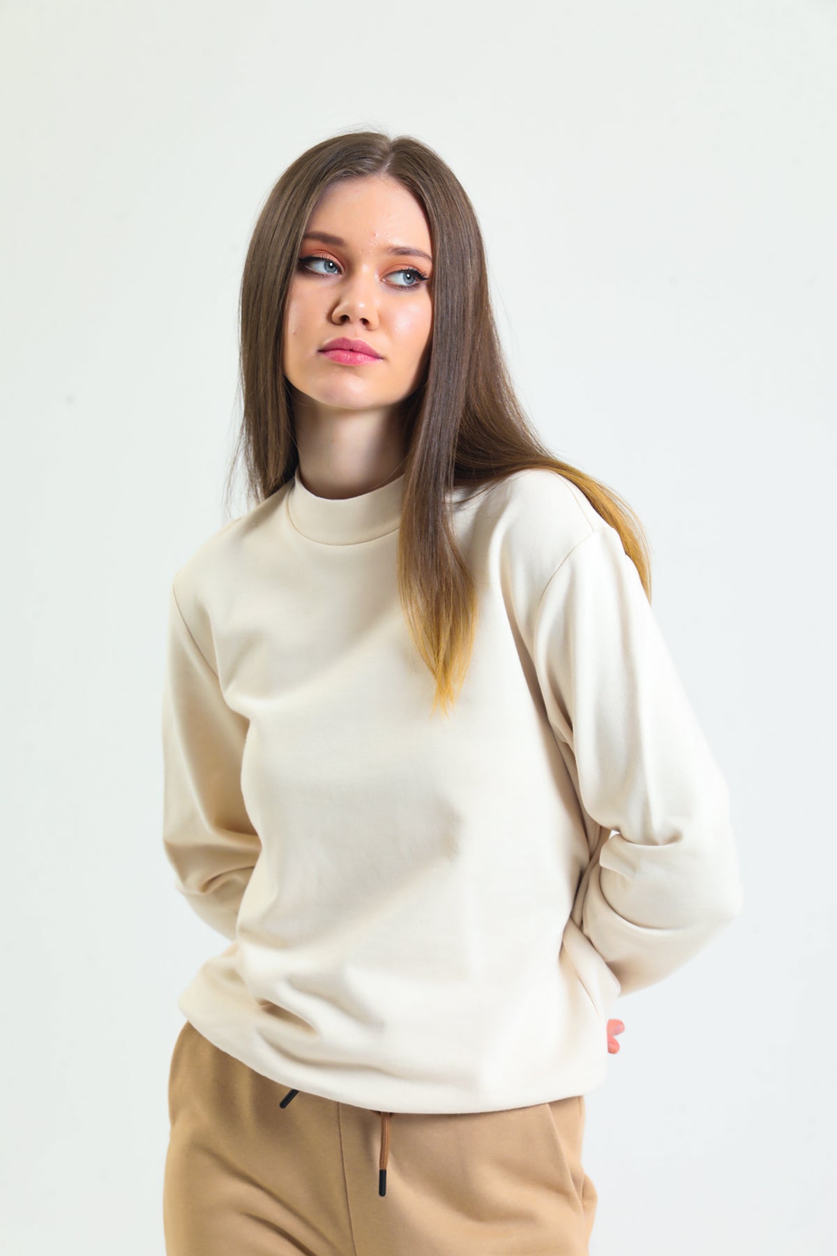 Krem Dik Yaka Sweatshirt