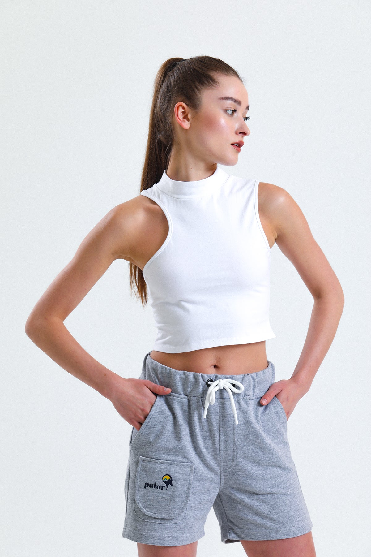 Beyaz Dik Yaka Kol Detaylı Pamuklu Crop Atlet