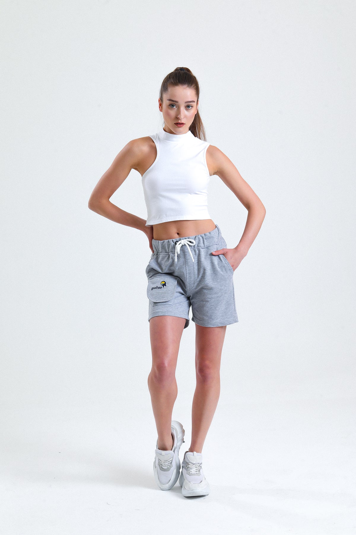 Beyaz Dik Yaka Kol Detaylı Pamuklu Crop Atlet