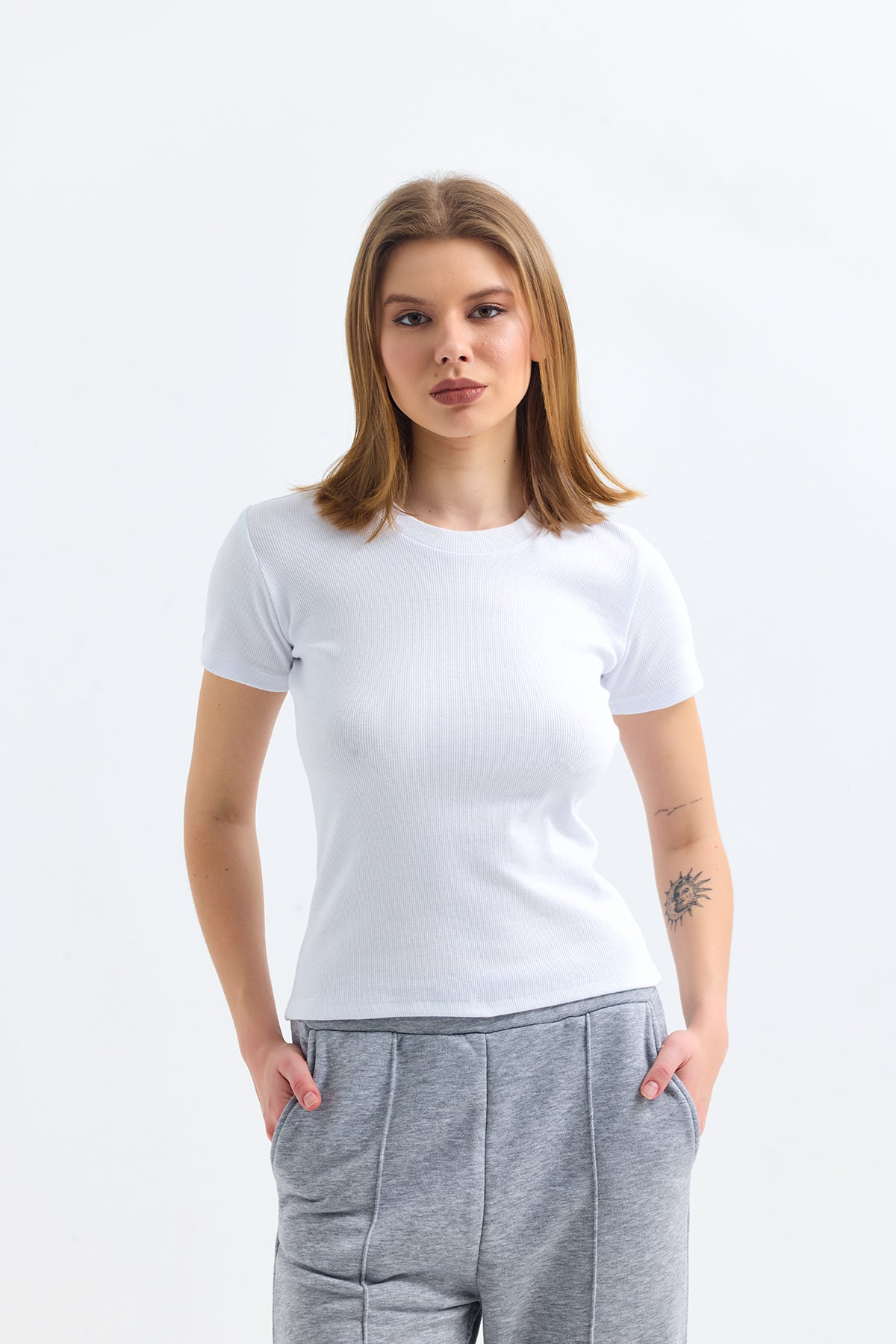 Beyaz Fitilli Kaşkorse Bisiklet Yaka Kısa Kollu Tişört