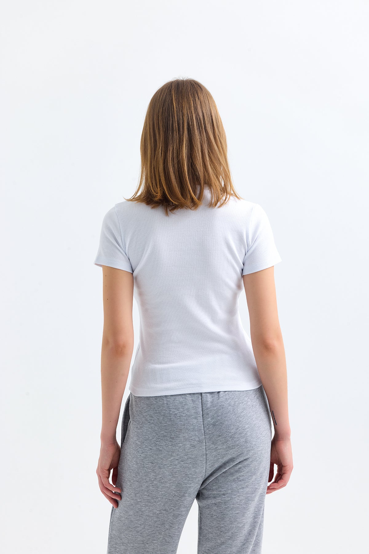 Beyaz Fitilli Kaşkorse Bisiklet Yaka Kısa Kollu Tişört