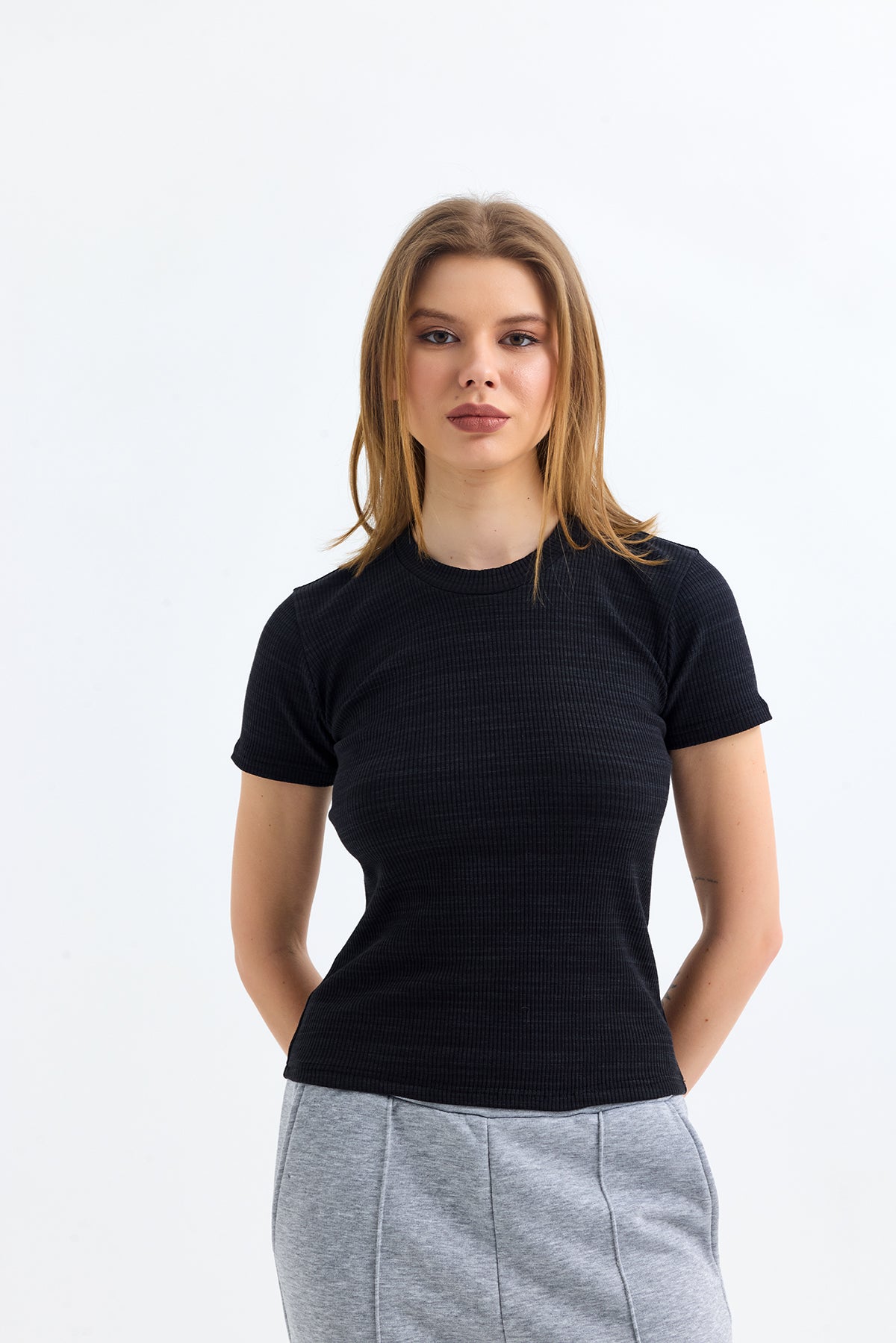 Siyah Fitilli Kaşkorse Bisiklet Yaka Kısa Kollu Tişört