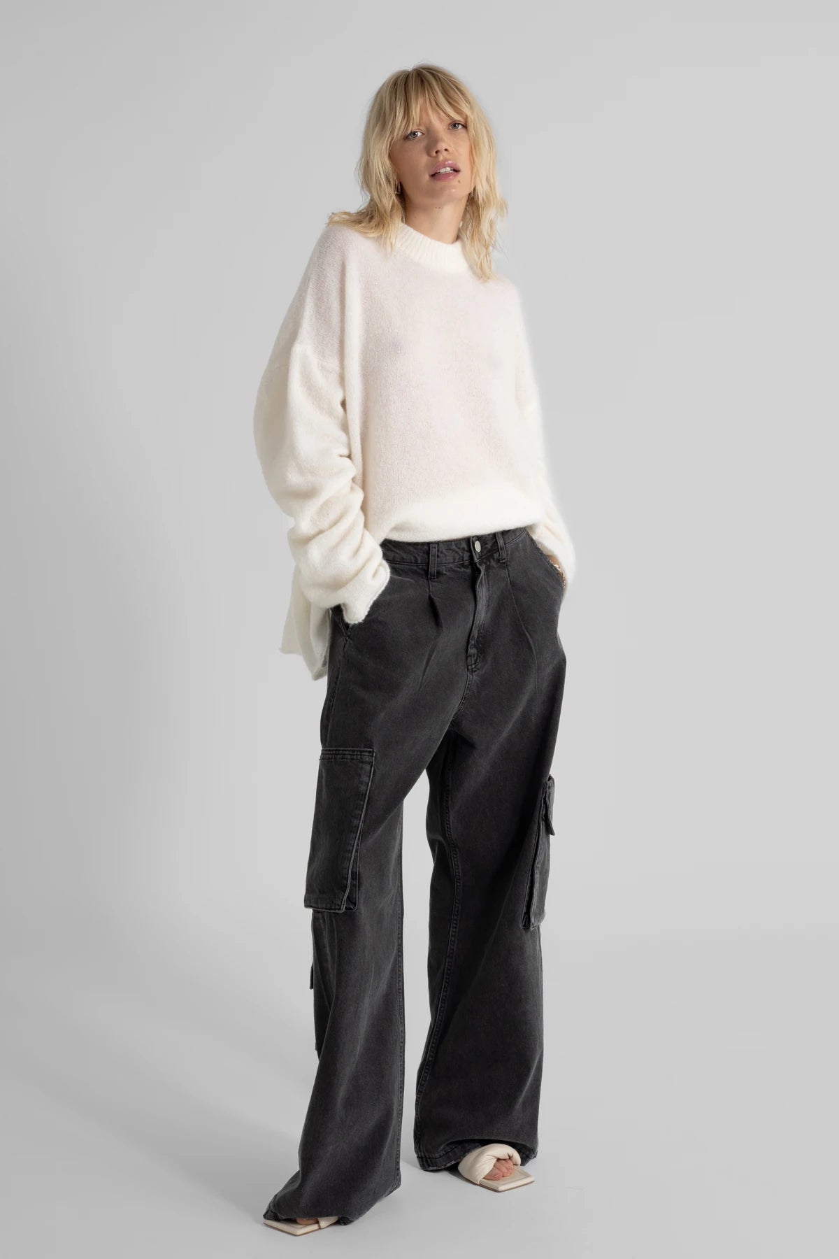 Siyah Yüksek Bel Yan Cepli Pamuklu Oversize Kargo Jean