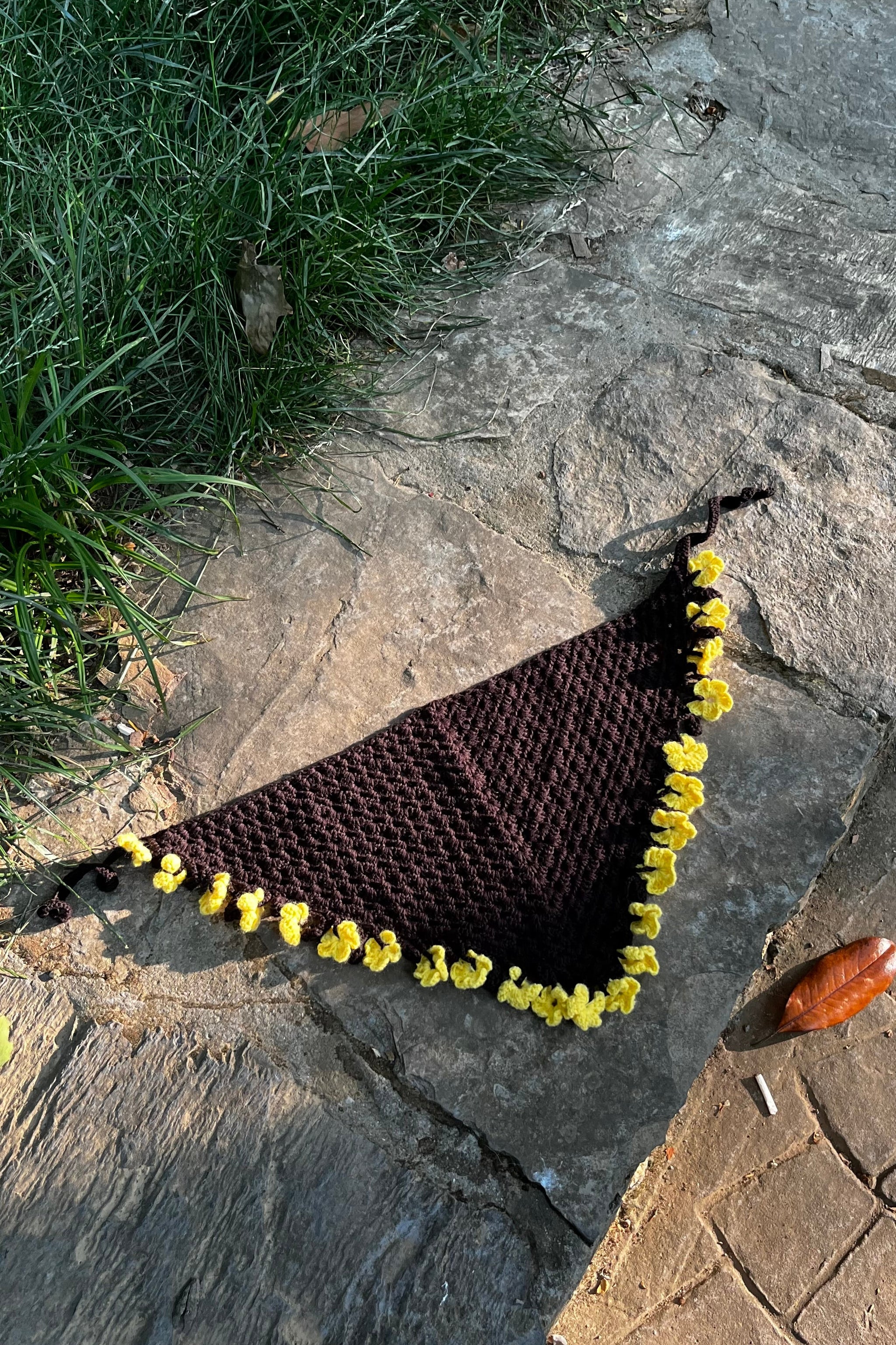 Kahverengi File Model Sarı Çiçek Detaylı Tığ İşi Bandana