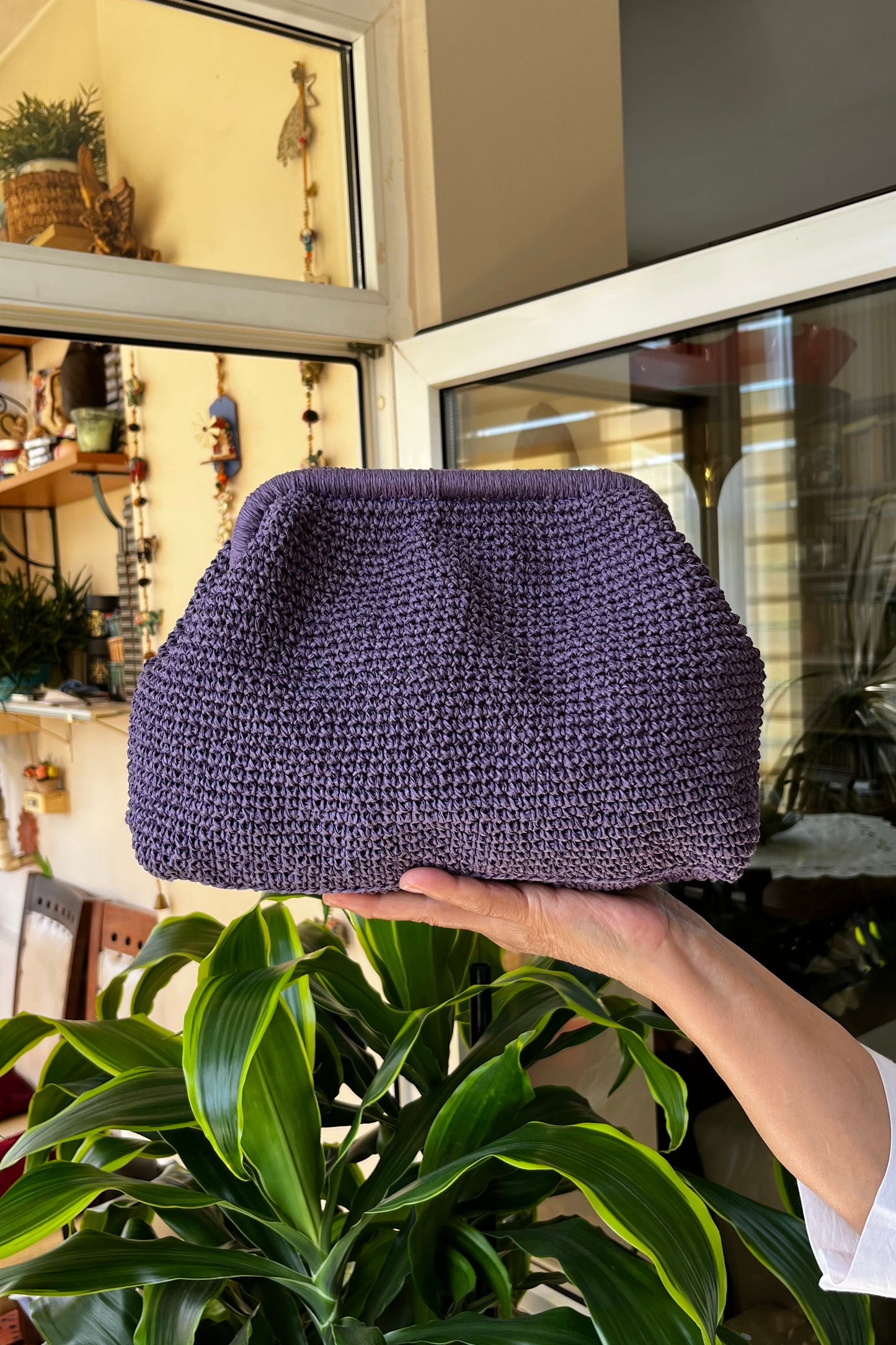 Lila Çiçek Detaylı Astarlı El Örgüsü Tığ İşi Gizli Burslu El Çantası