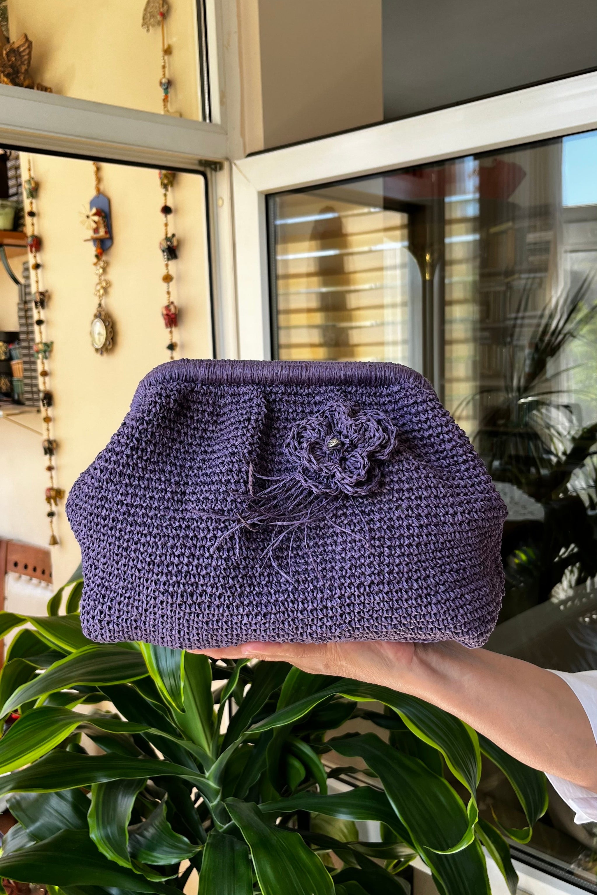 Lila Çiçek Detaylı Astarlı El Örgüsü Tığ İşi Gizli Burslu El Çantası