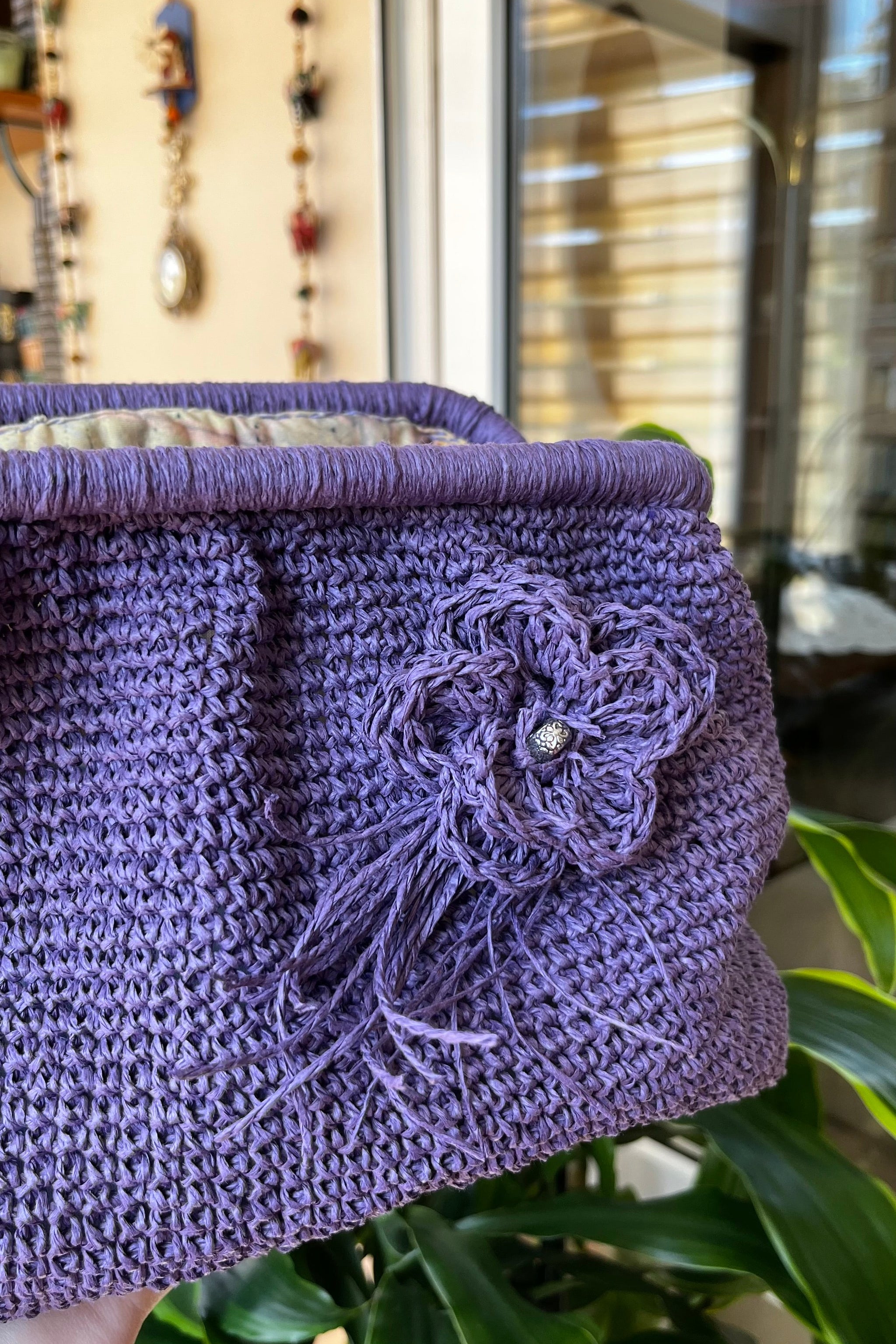 Lila Çiçek Detaylı Astarlı El Örgüsü Tığ İşi Gizli Burslu El Çantası