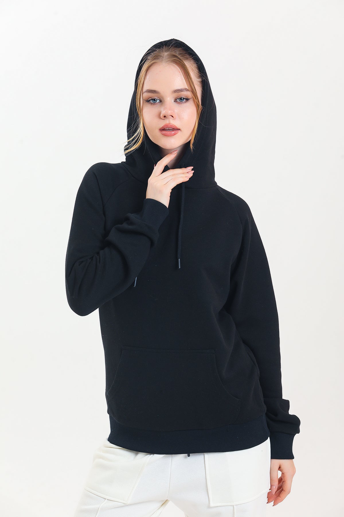 Siyah Kapüşonlu Kanguru Cepli Basic Kapüşonlu Sweatshirt