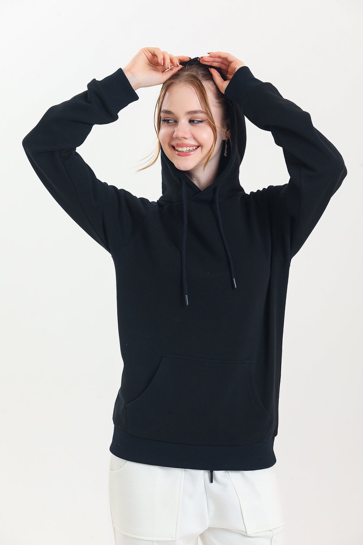 Siyah Kapüşonlu Kanguru Cepli Basic Kapüşonlu Sweatshirt