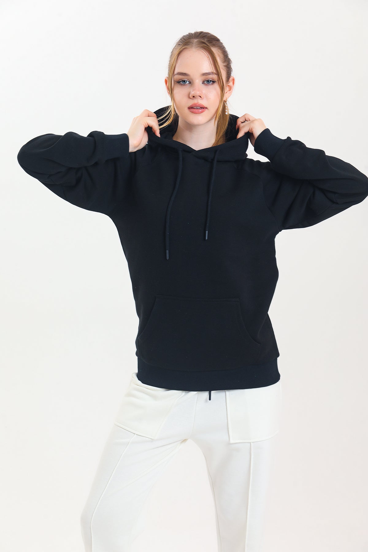 Siyah Kapüşonlu Kanguru Cepli Basic Kapüşonlu Sweatshirt