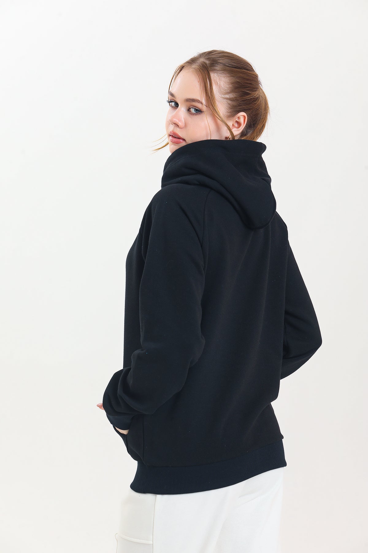 Siyah Kapüşonlu Kanguru Cepli Basic Kapüşonlu Sweatshirt