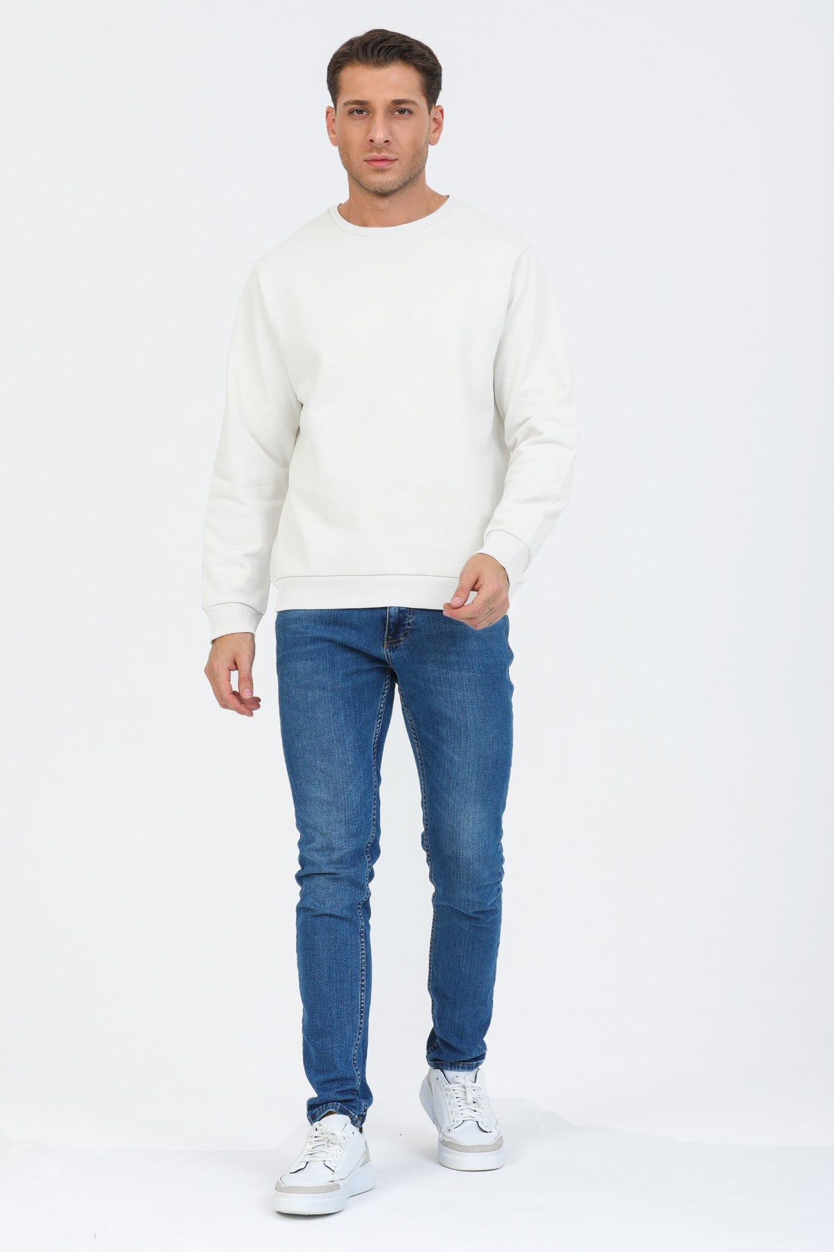 Kırık Beyaz Kapüşonsuz Bisiklet Yaka Basic Sweatshirt