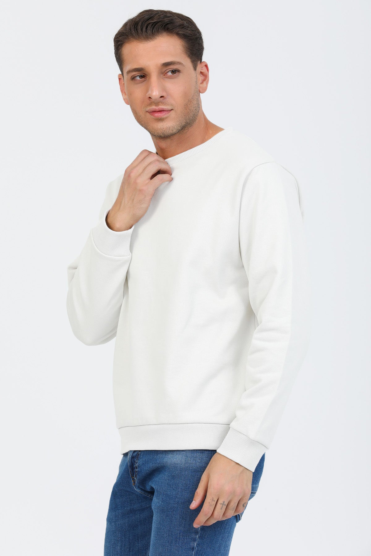 Kırık Beyaz Kapüşonsuz Bisiklet Yaka Basic Sweatshirt