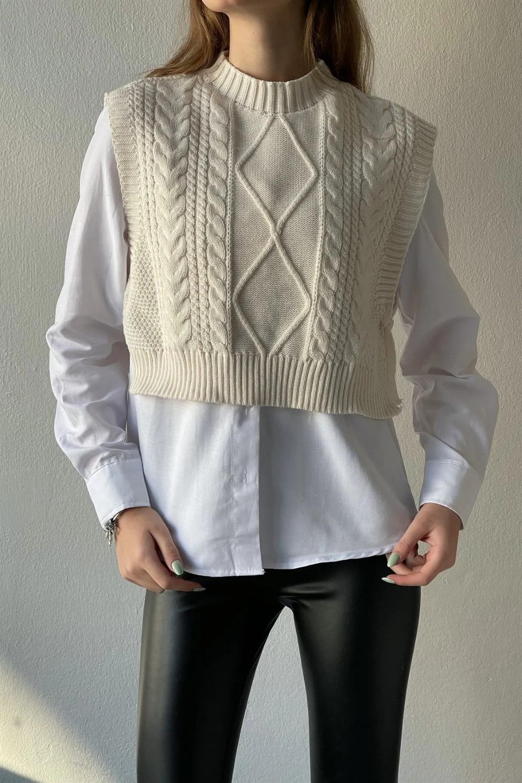 Krem Yandan Bağlamalı Triko Süveter